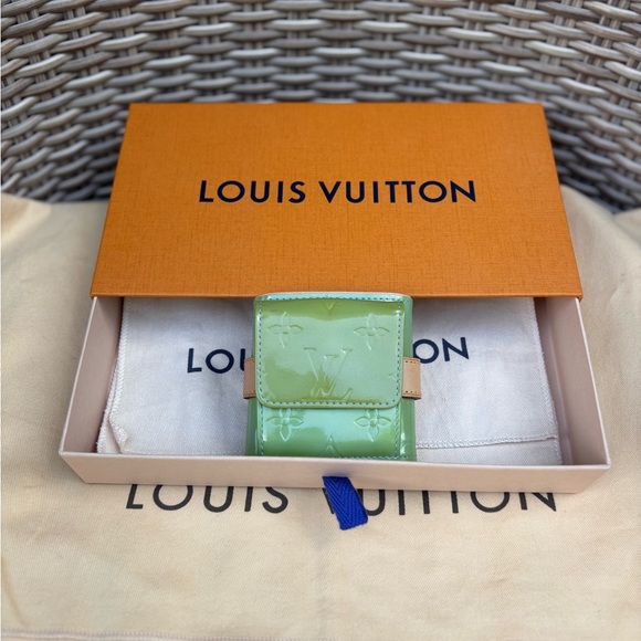 Authentic Louis Vuitton NEW 1990s Vernis Lafayette coin wallet bracelet bag RARE - Picture 6 of 13